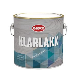 En metalspand med maling, mærket "Klarlakk", oliebaseret, fra mærket "Gjøco". Spanden har håndtag og geometriske mønstre på etiketten. Tekst: "Slitesterk og luksusk lakk til bilj og interiør".